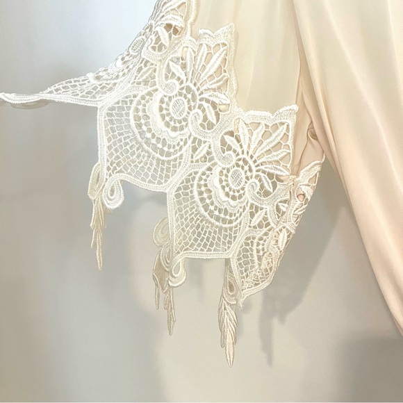 Stone Cold Fox Silk Robe - Picture 7 of 8